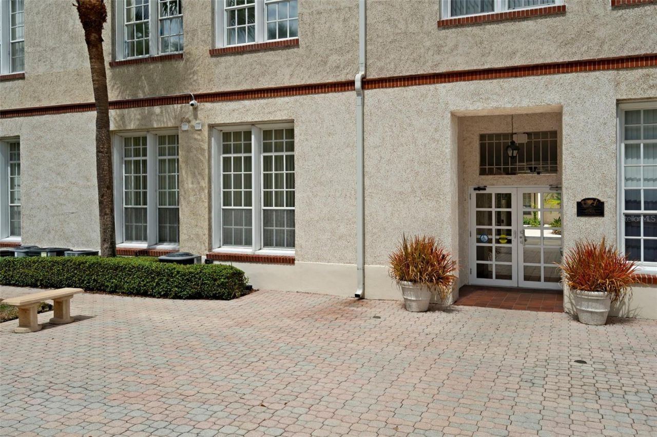 701 Mirror Lake Drive N, Unit 102, Saint Petersburg, FL 33701 Photo