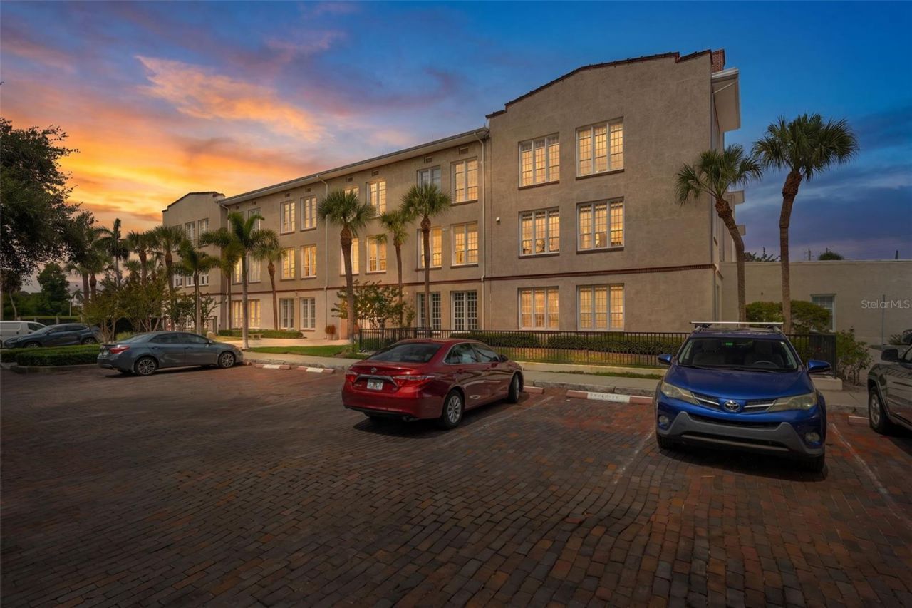 701 Mirror Lake Drive N, Unit 102, Saint Petersburg, FL 33701 Photo