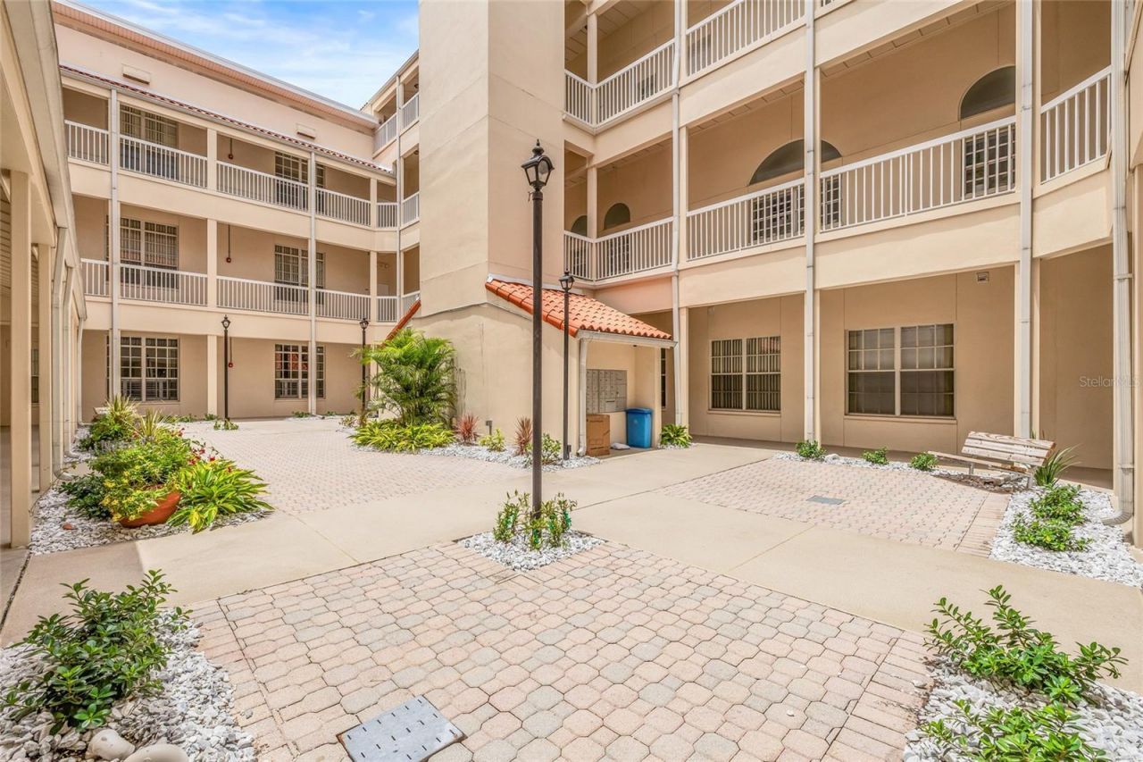 701 Mirror Lake Drive N, Unit 102, Saint Petersburg, FL 33701 Photo