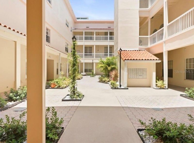 701 Mirror Lake Drive N, Unit 102, Saint Petersburg, FL 33701 Photo