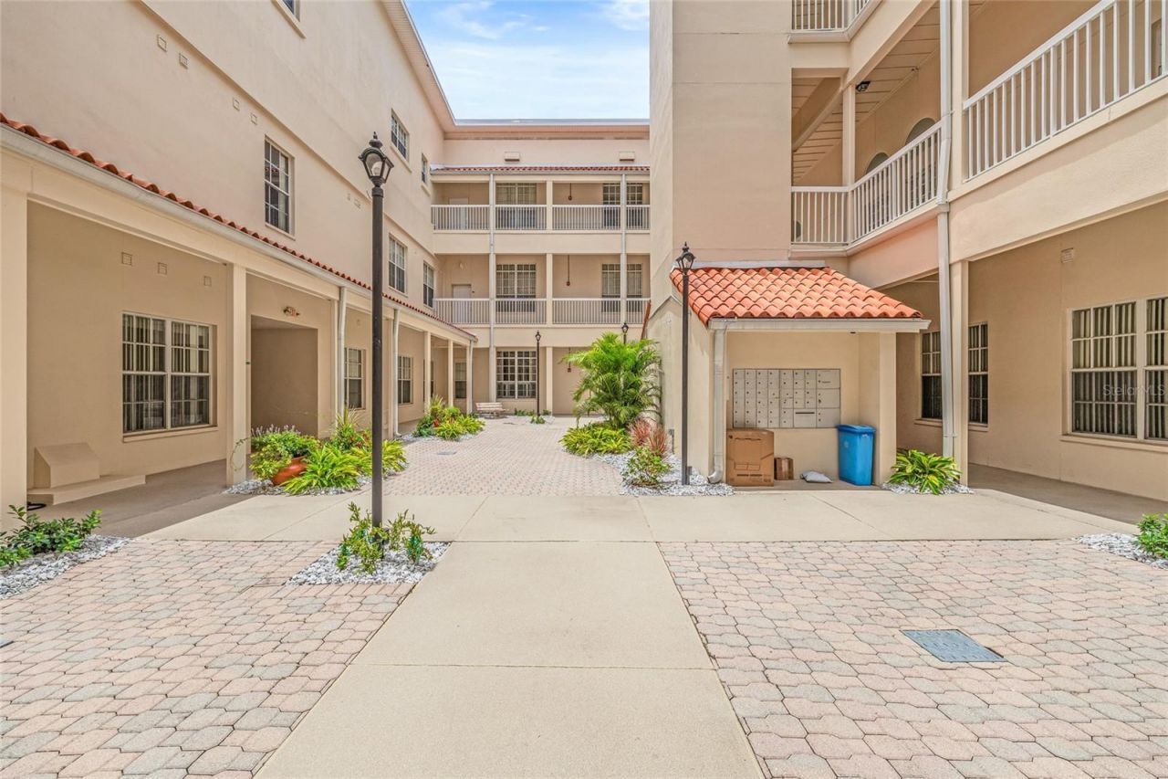 701 Mirror Lake Drive N, Unit 102, Saint Petersburg, FL 33701 Photo