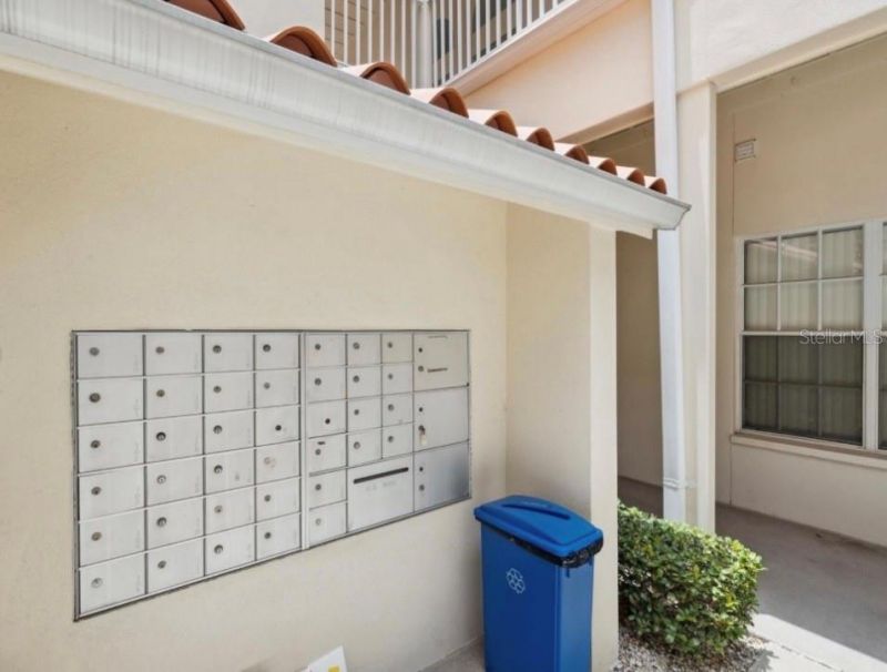 701 Mirror Lake Drive N, Unit 102, Saint Petersburg, FL 33701 Photo