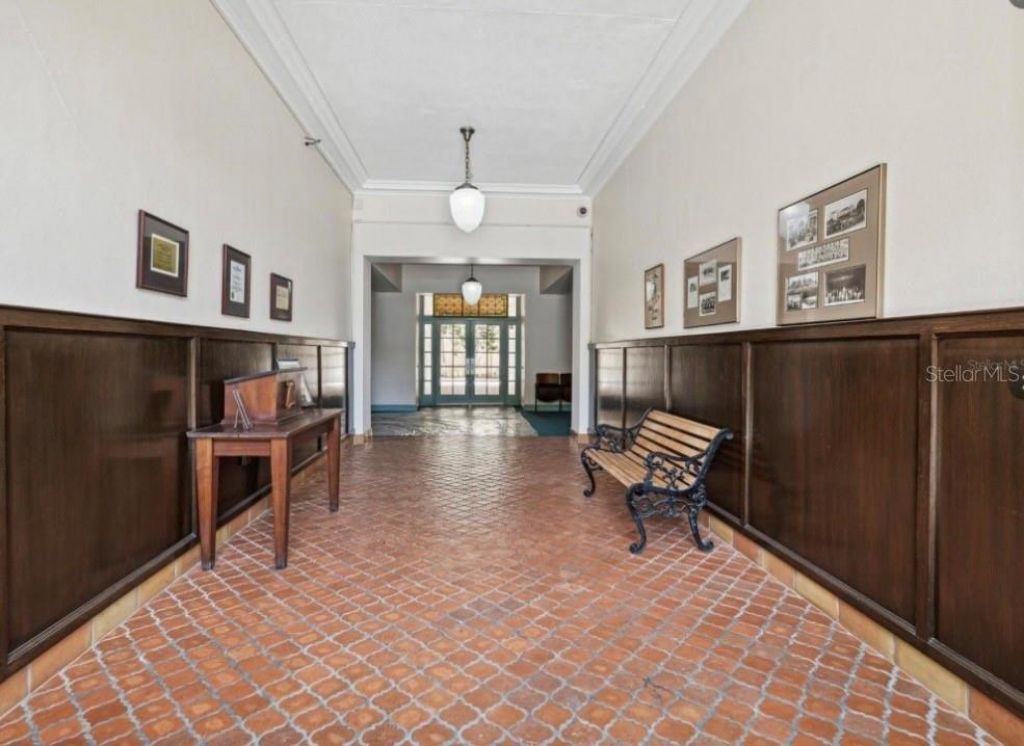 701 Mirror Lake Drive N, Unit 102, Saint Petersburg, FL 33701 Photo