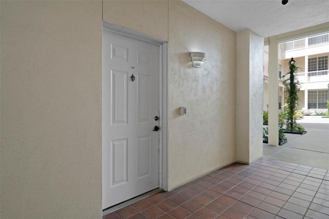 701 Mirror Lake Drive N, Unit 102, Saint Petersburg, FL 33701 Photo