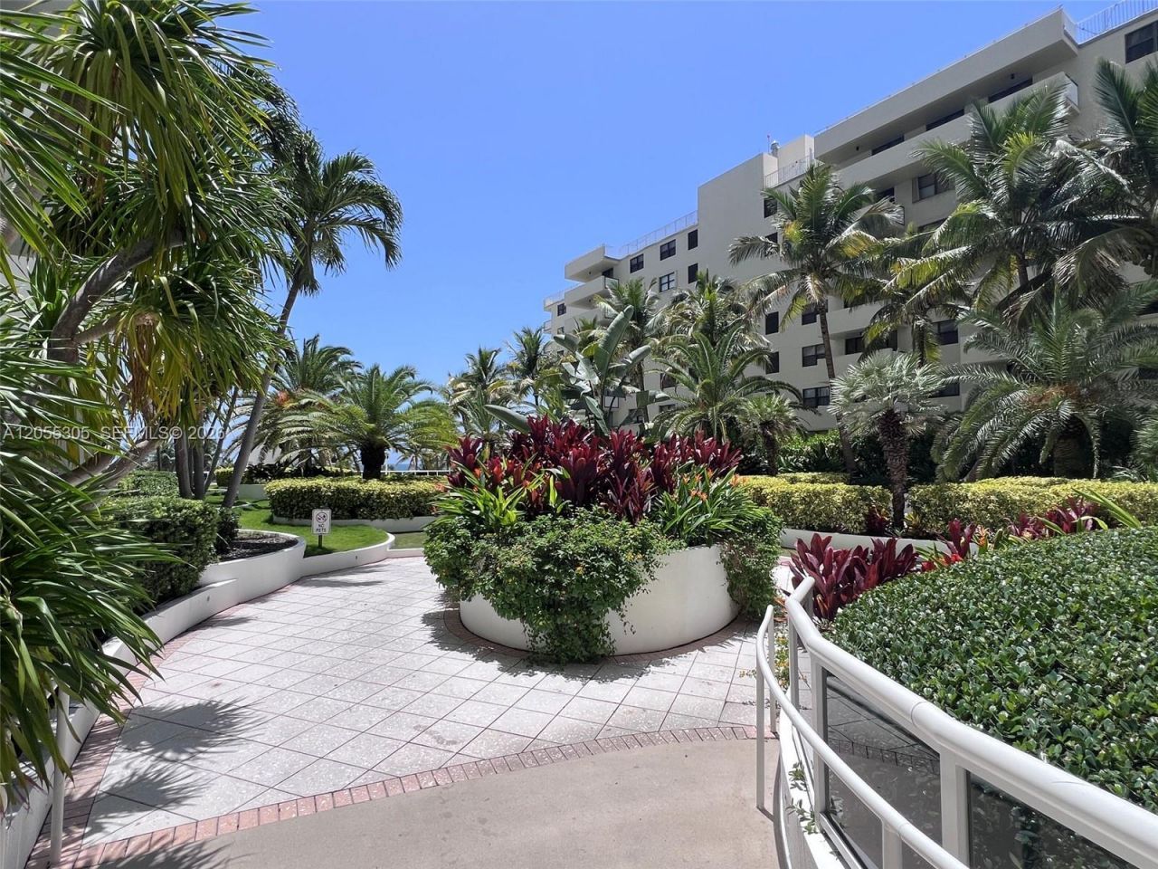 100 Lincoln Rd, Unit 634, Miami Beach, FL 33139 Photo