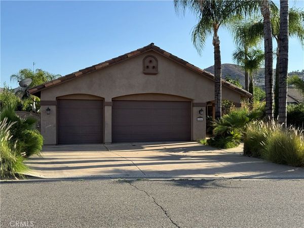 22049 Loch Lomond, Canyon Lake, CA 92587