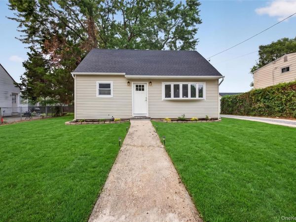 33 Parkway Boulevard , Wyandanch, NY 11798