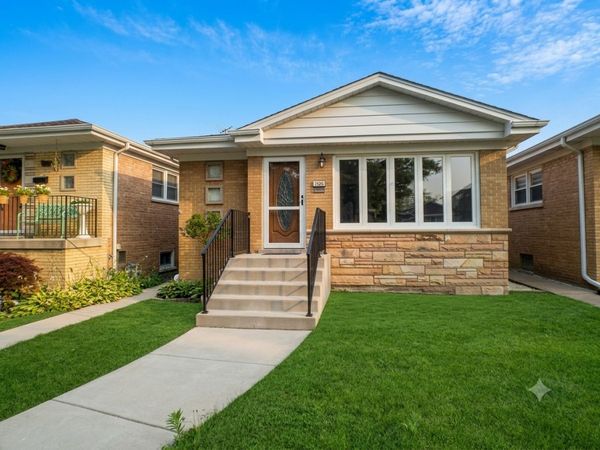 7520 W Carmen Avenue , Harwood Heights, IL 60706