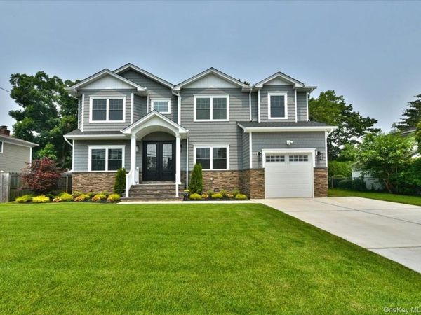 124 North Drive , Massapequa, NY 11758