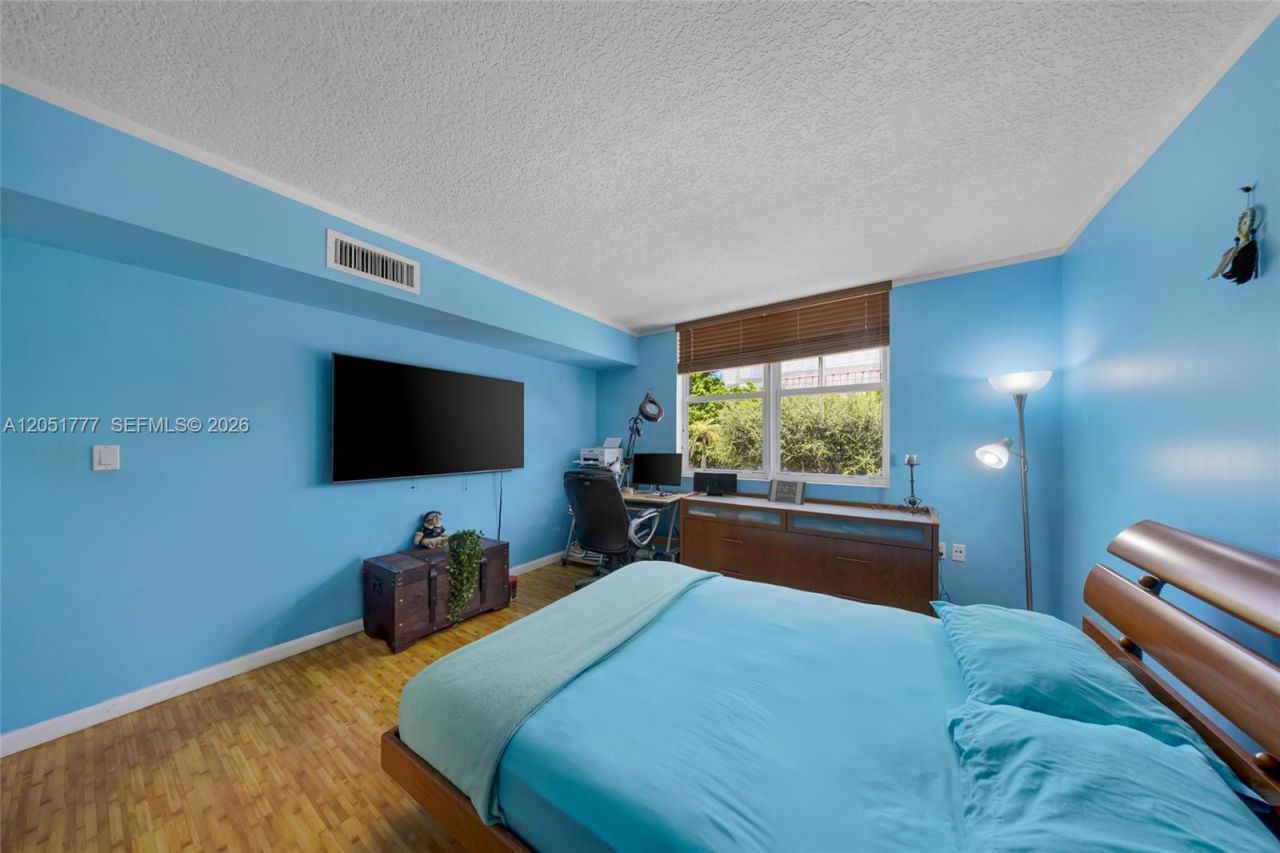 1555 N Treasure Dr , Unit 207, North Bay Village, FL 33141 Photo