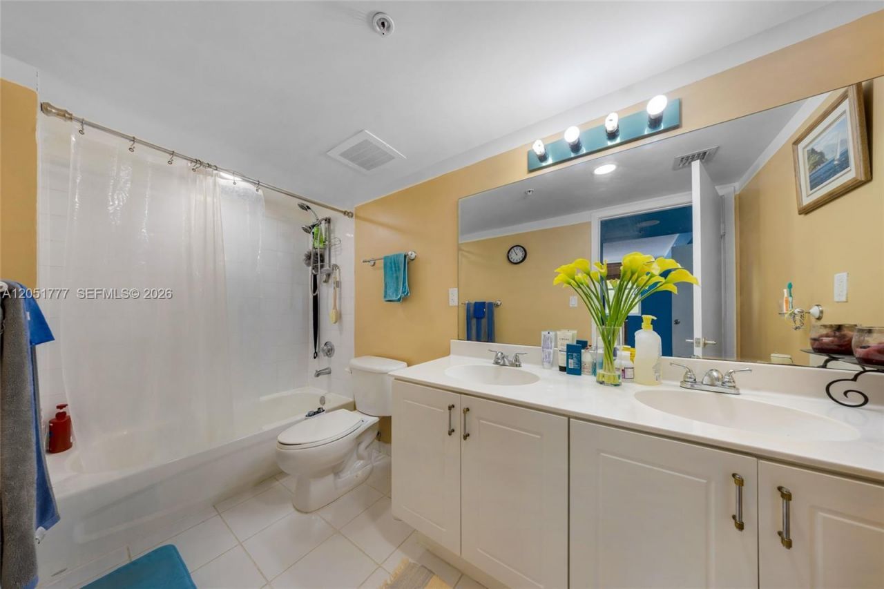 1555 N Treasure Dr , Unit 207, North Bay Village, FL 33141 Photo