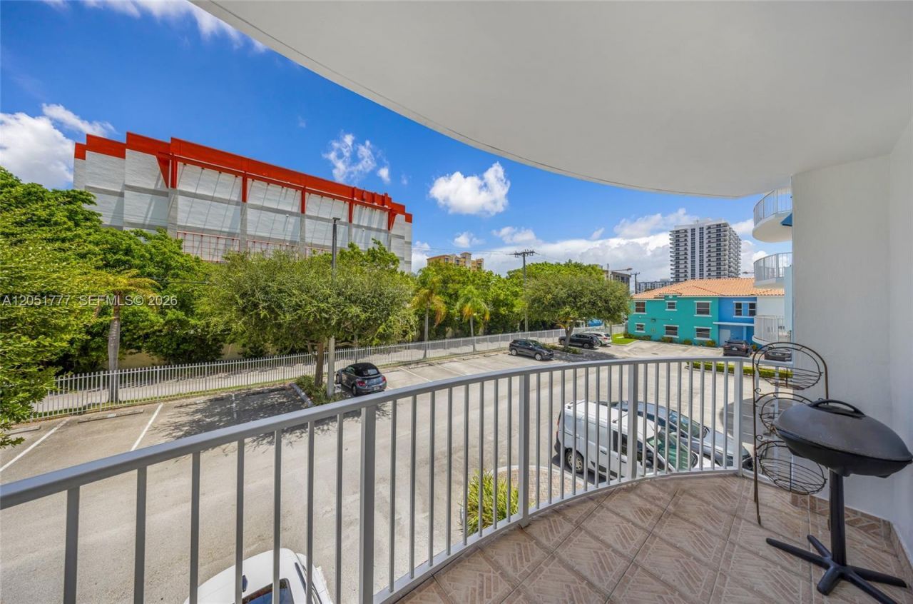 1555 N Treasure Dr , Unit 207, North Bay Village, FL 33141 Photo
