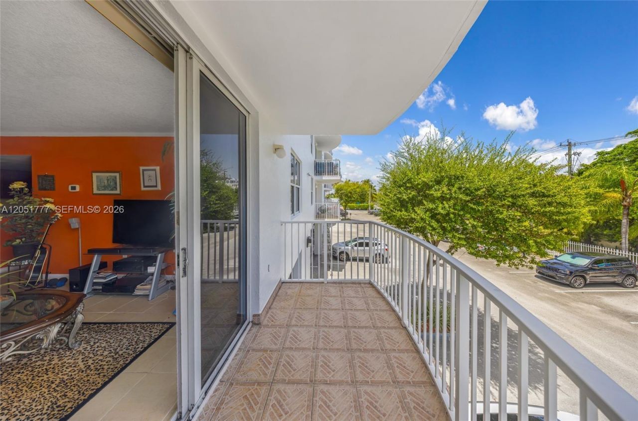 1555 N Treasure Dr , Unit 207, North Bay Village, FL 33141 Photo