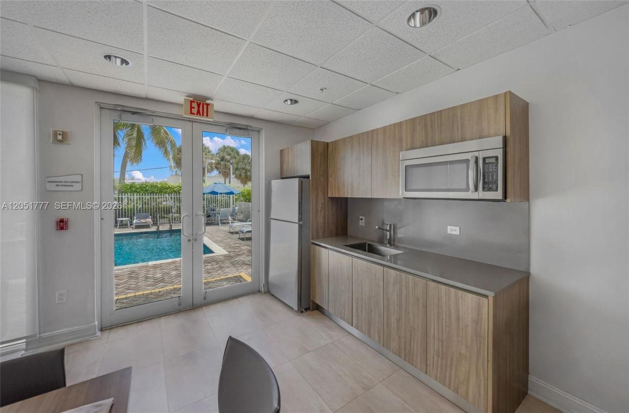 1555 N Treasure Dr , Unit 207, North Bay Village, FL 33141 Photo