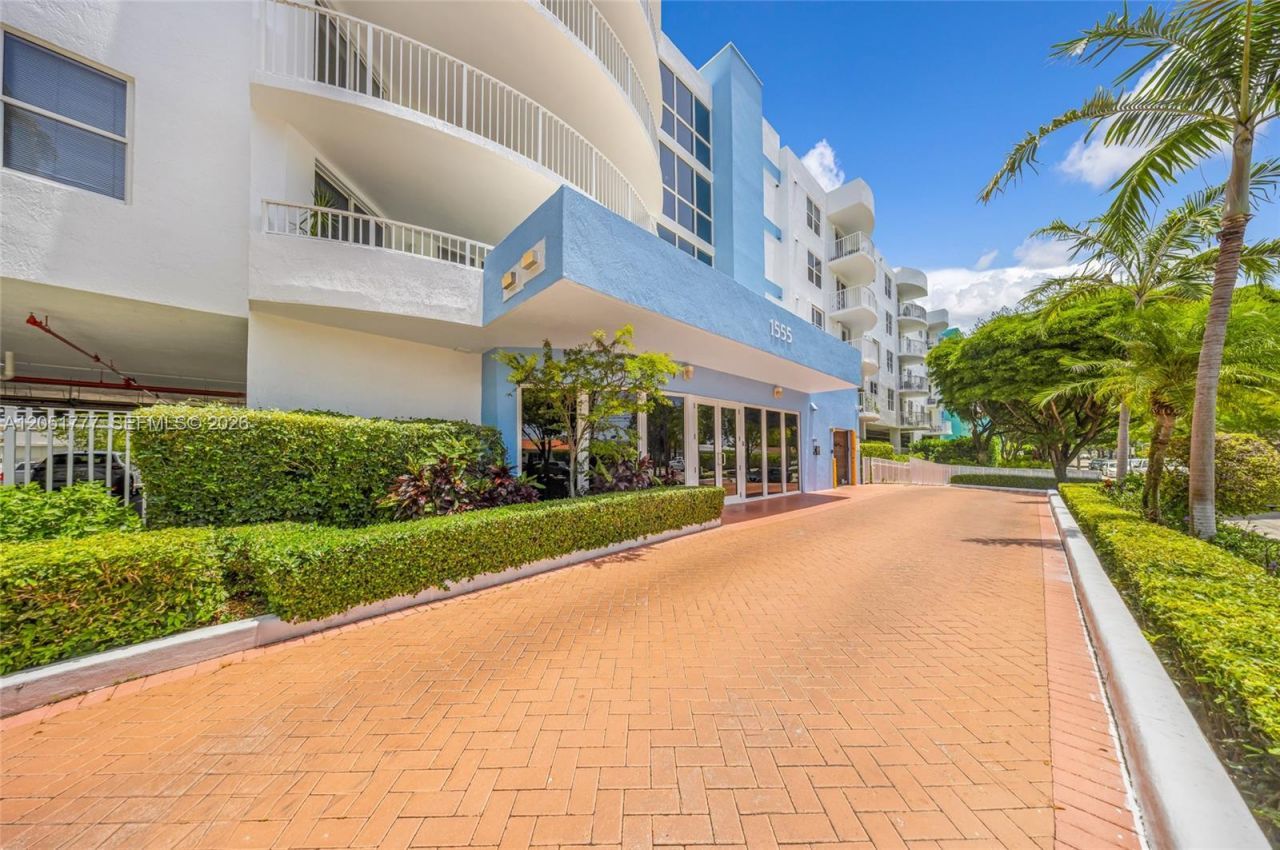 1555 N Treasure Dr , Unit 207, North Bay Village, FL 33141 Photo