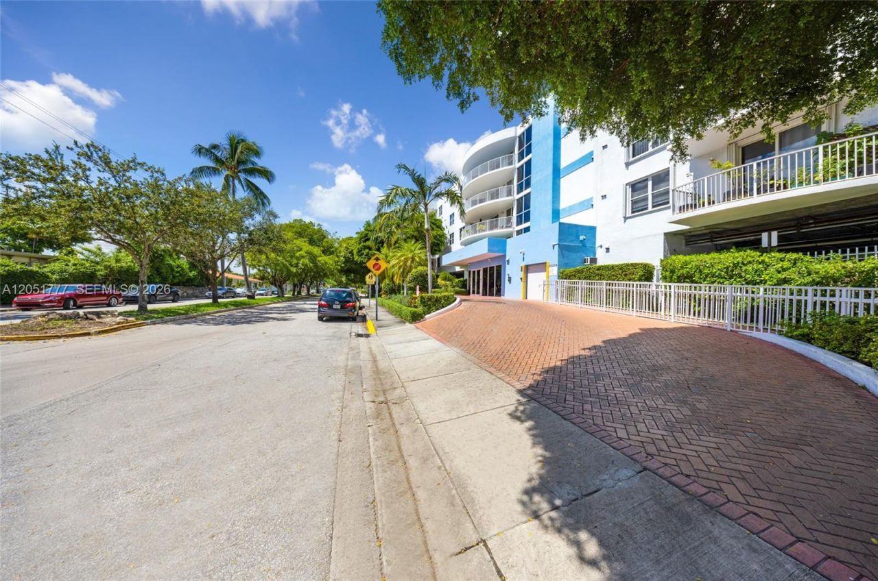 1555 N Treasure Dr , Unit 207, North Bay Village, FL 33141 Photo