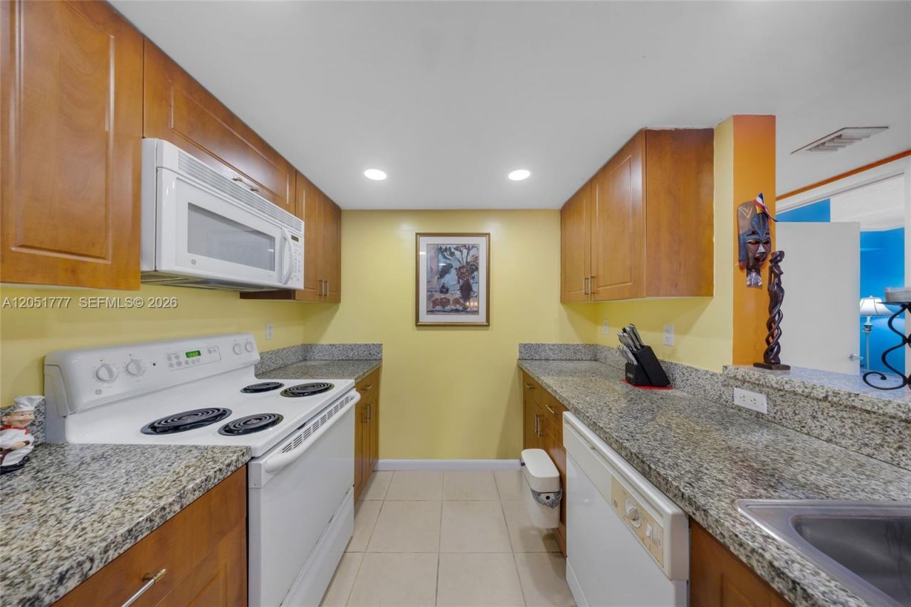 1555 N Treasure Dr , Unit 207, North Bay Village, FL 33141 Photo