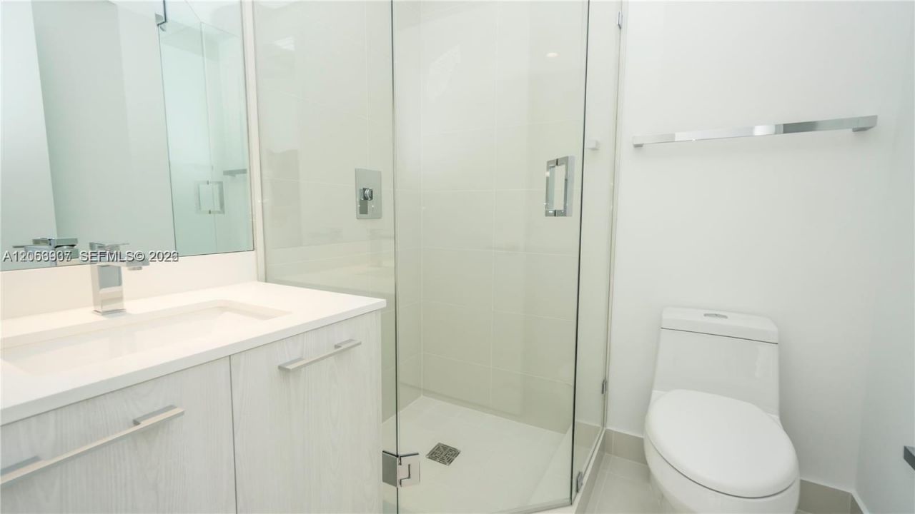 45 SW 9th St, Unit 3303, Miami, FL 33130 Photo