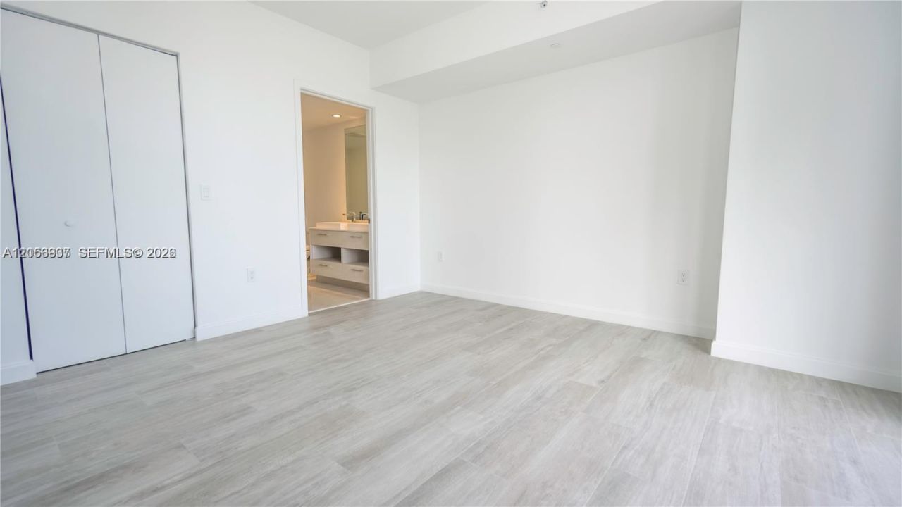 45 SW 9th St, Unit 3303, Miami, FL 33130 Photo