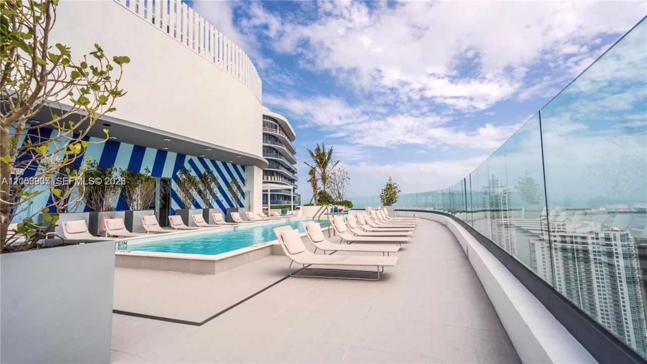 45 SW 9th St, Unit 3303, Miami, FL 33130 Photo