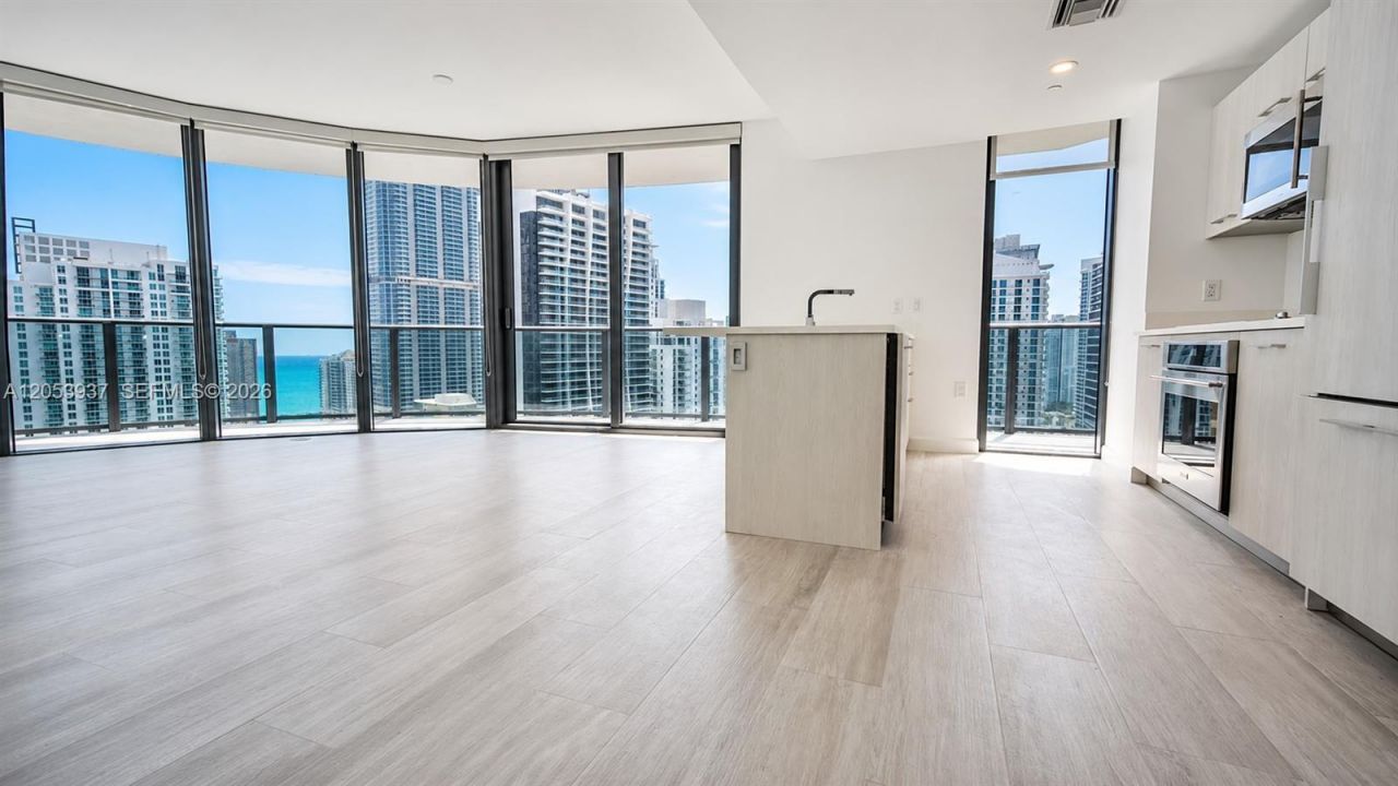 45 SW 9th St, Unit 3303, Miami, FL 33130 Photo