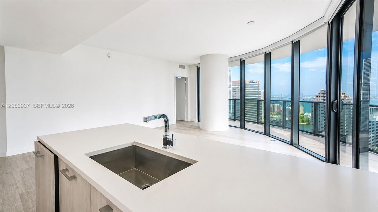 45 SW 9th St, Unit 3303, Miami, FL 33130 Photo