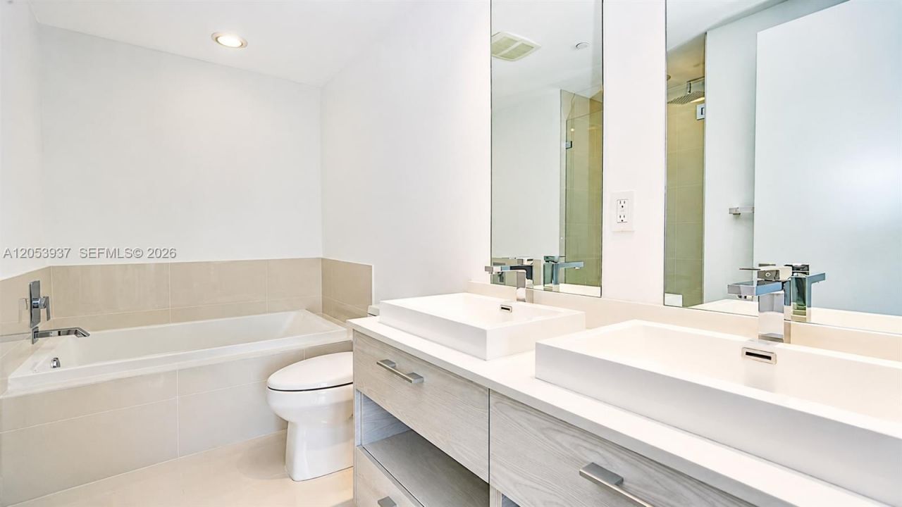 45 SW 9th St, Unit 3303, Miami, FL 33130 Photo