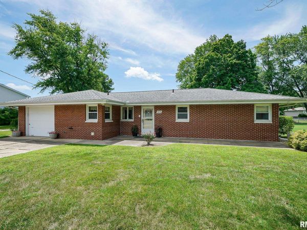 5814 W FAIRVIEW Road, Peoria, IL 61607