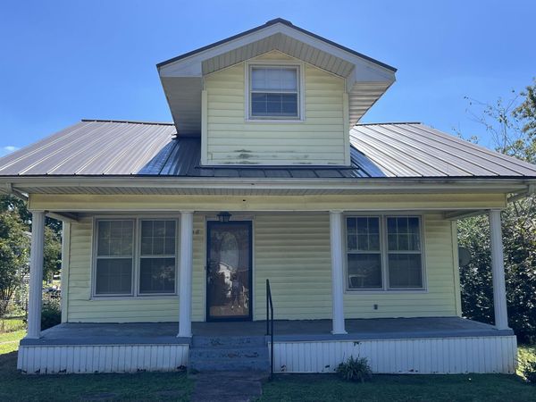 908 1st St, Tuscumbia, AL 35674