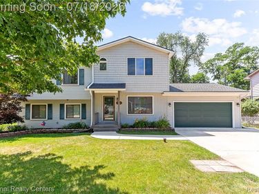 9175 Pennfield Avenue, White Lake Twp, MI 48386