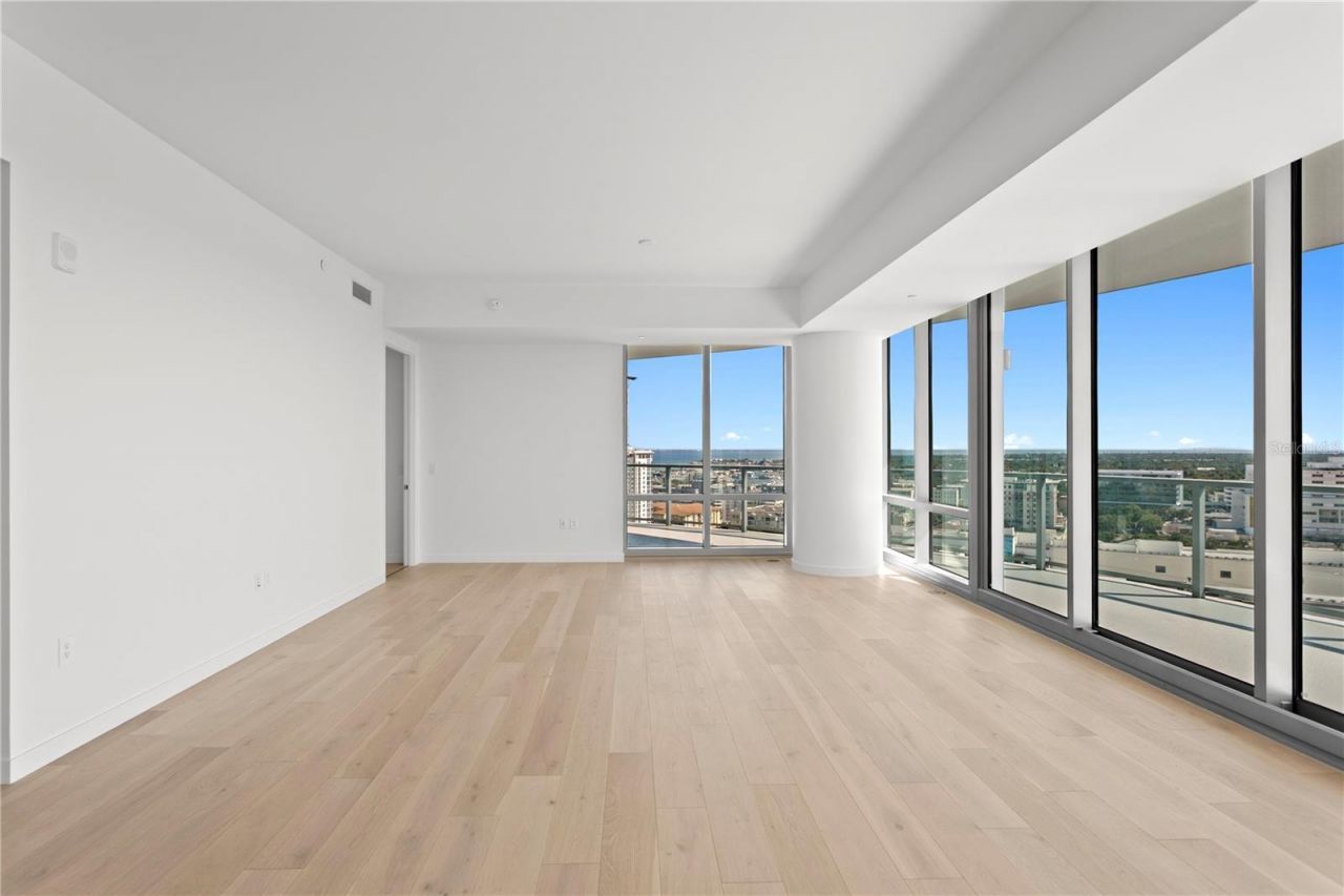 400 Central Avenue, Unit 1801, Saint Petersburg, FL 33701 Photo