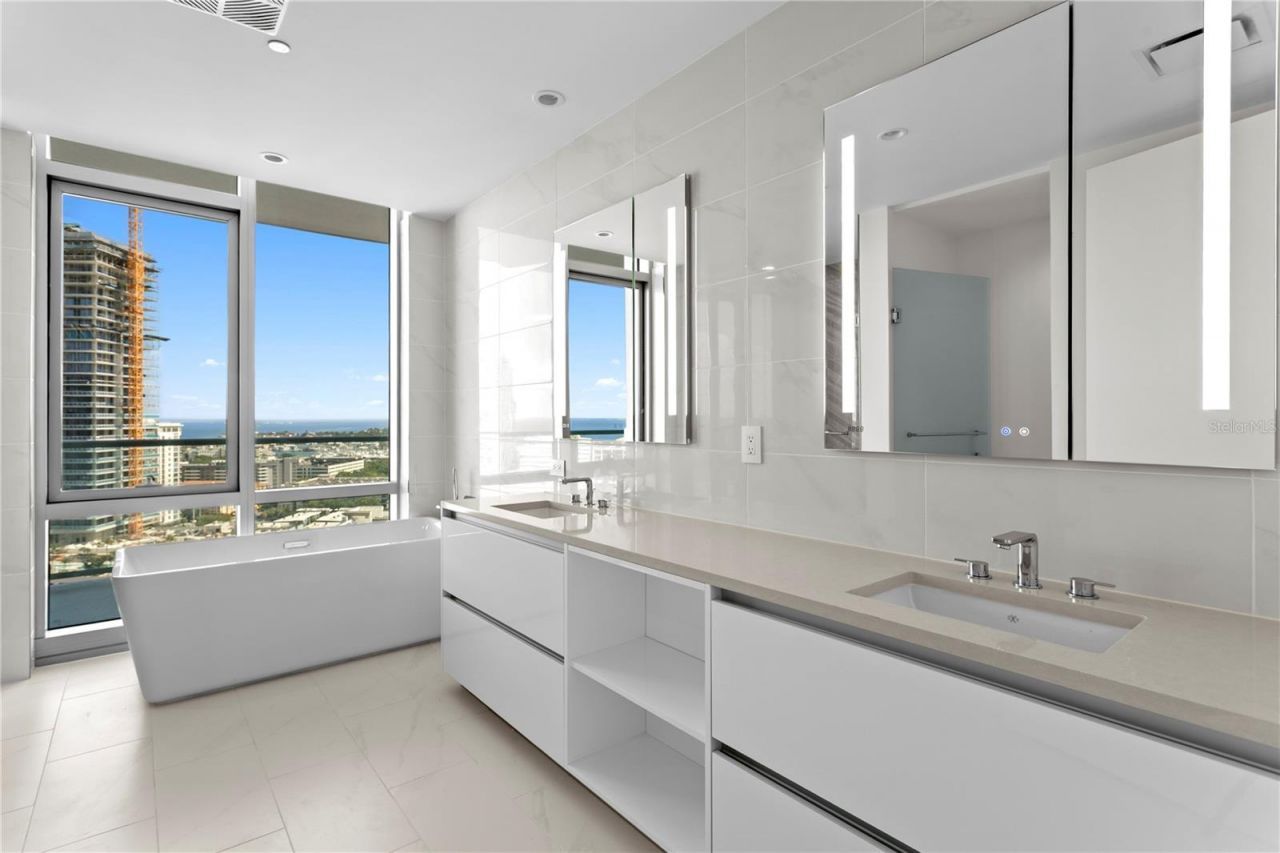400 Central Avenue, Unit 1801, Saint Petersburg, FL 33701 Photo