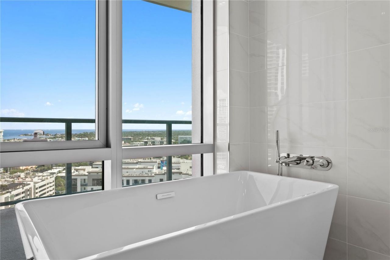 400 Central Avenue, Unit 1801, Saint Petersburg, FL 33701 Photo