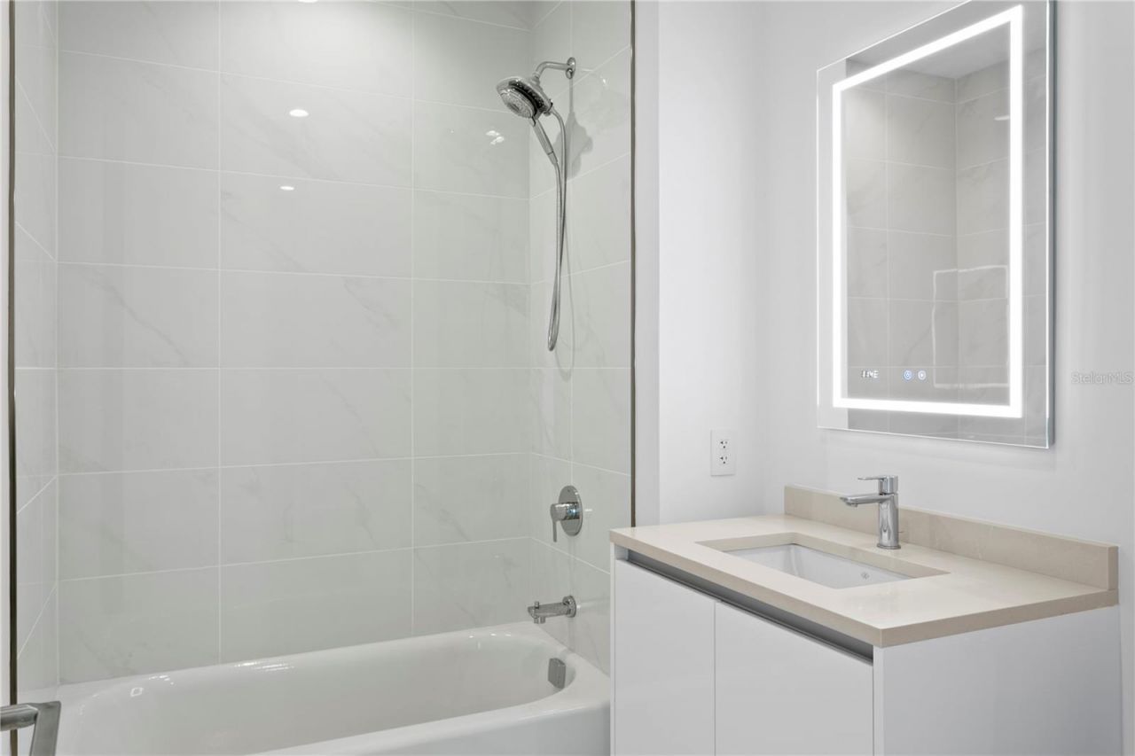 400 Central Avenue, Unit 1801, Saint Petersburg, FL 33701 Photo