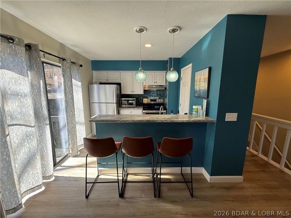 252 Walkers Cay Drive, Osage Beach, MO 65065