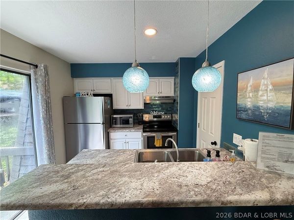 252 Walkers Cay Drive, Osage Beach, MO 65065