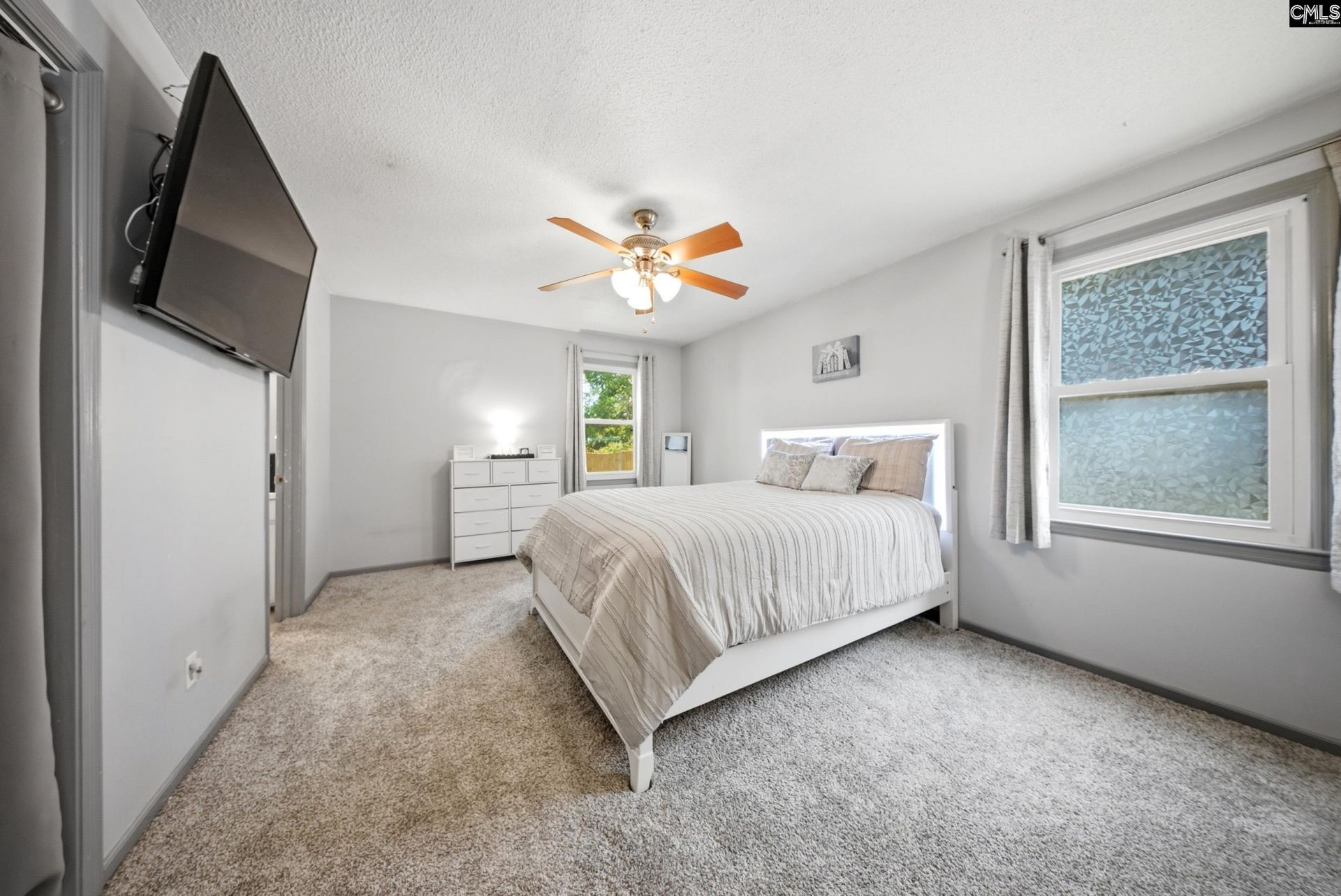 306 Lord Howe Road Photo 18