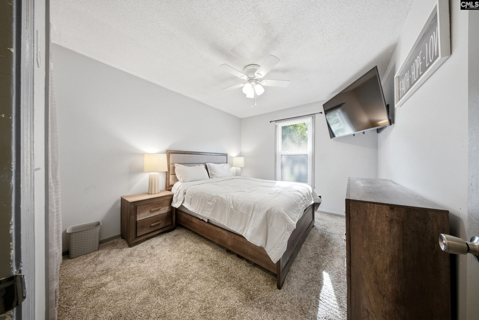 306 Lord Howe Road Photo 22