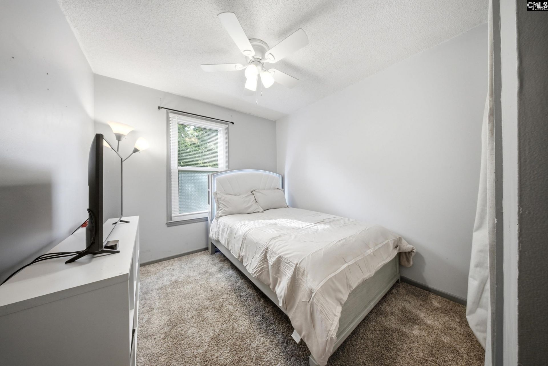 306 Lord Howe Road Photo 25