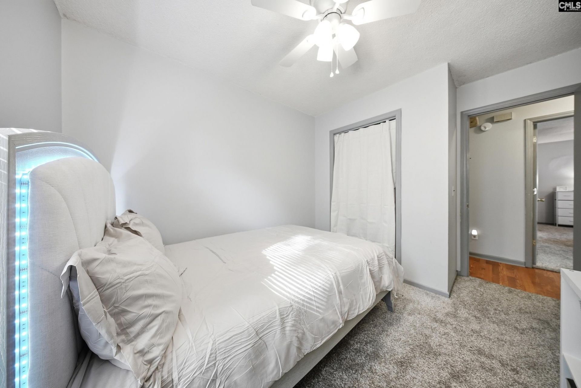 306 Lord Howe Road Photo 26