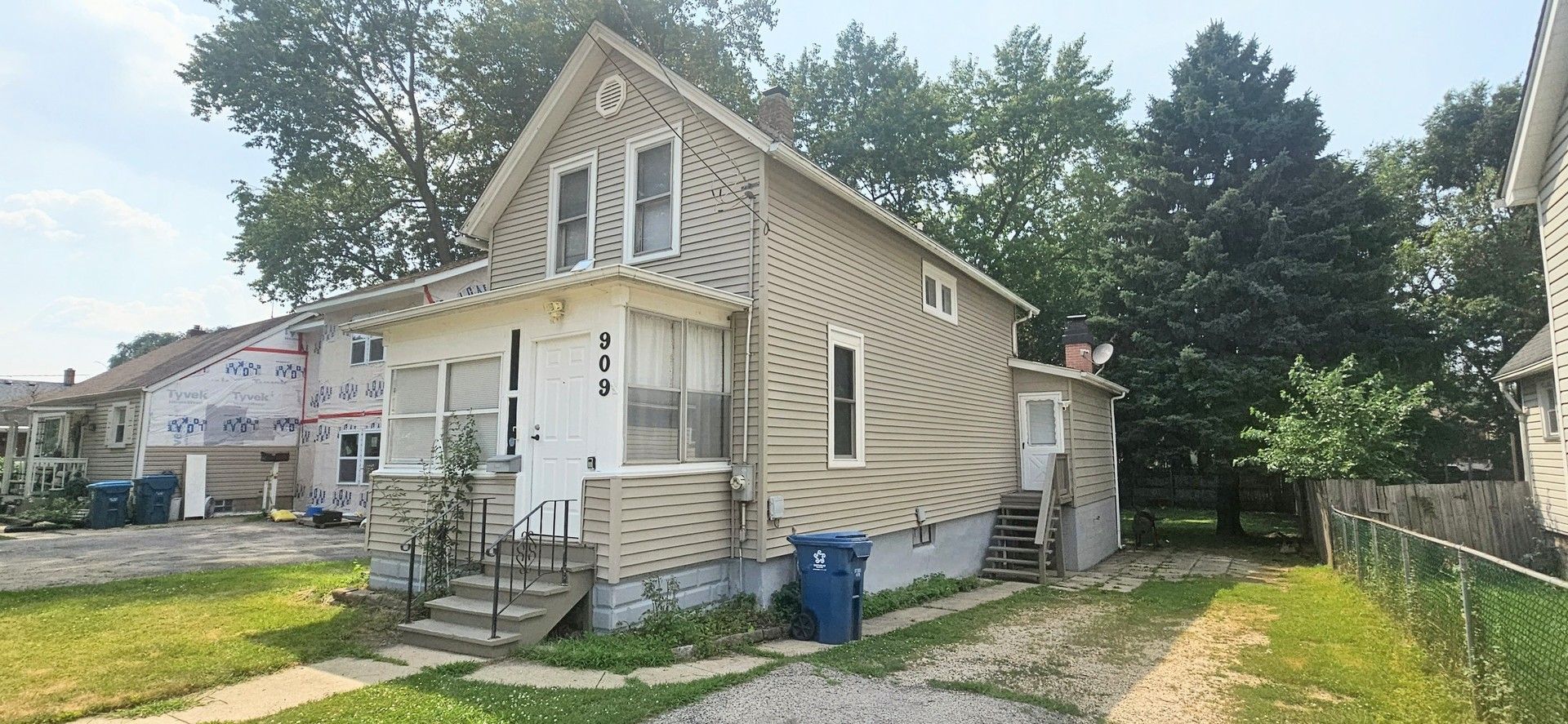 909 E Lake Street , Aurora, IL 60506