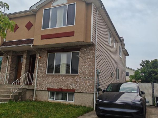558 Eltingville Boulevard , Staten Island, NY 10312