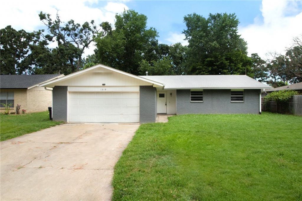1319 W Forest Drive, Rogers, AR 72756 Main Photo