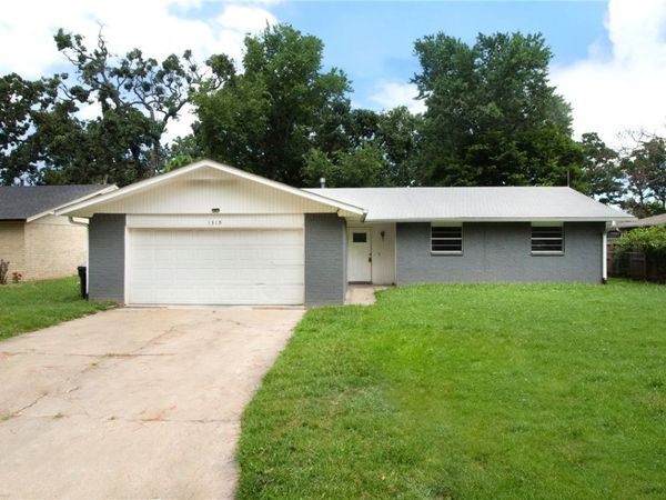 1319 W Forest Drive , Rogers, AR 72756