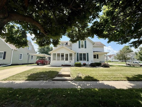 810 3rd Street, Reinbeck, IA 50669