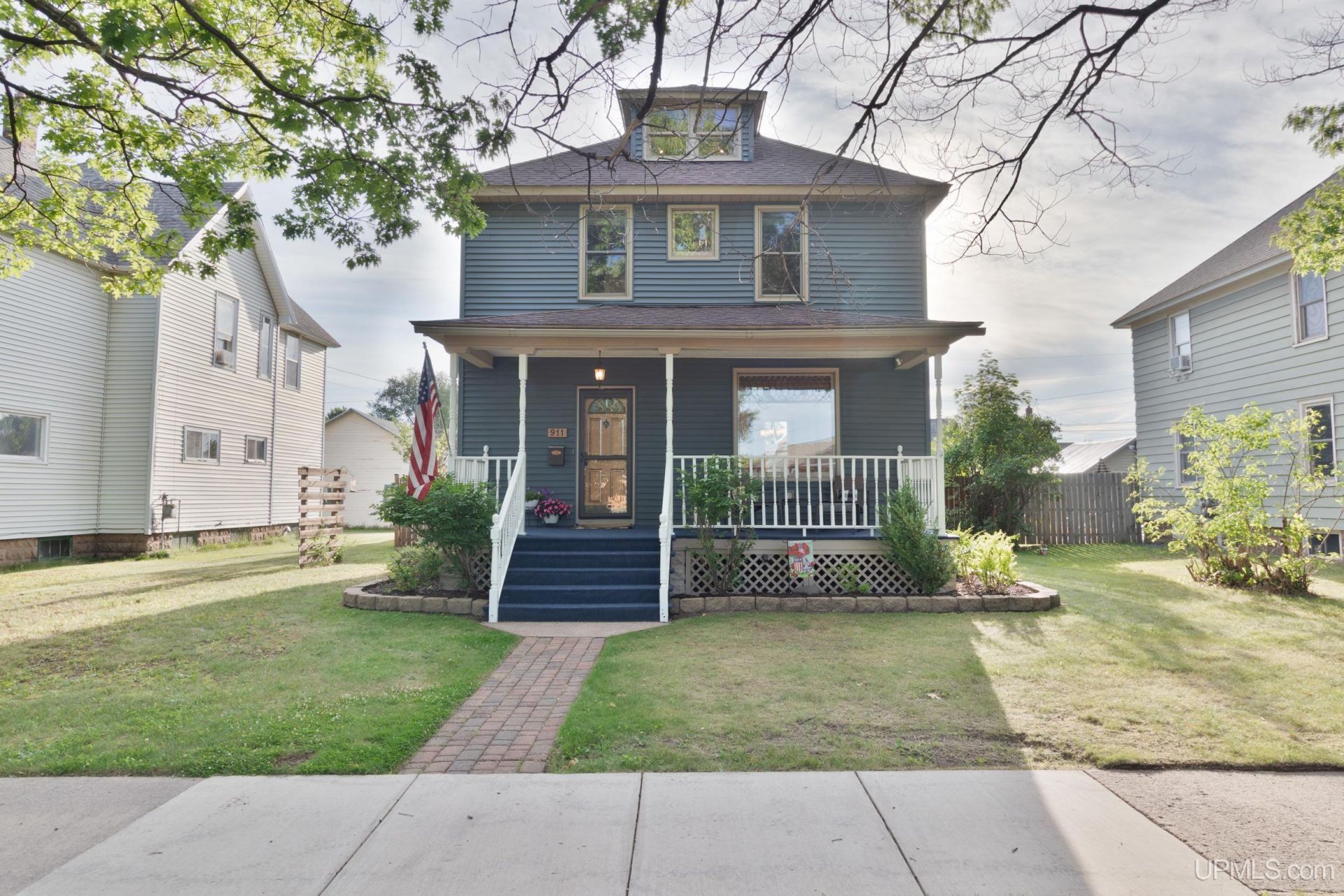 911 Oak Street, Negaunee, MI 49866 Main Photo
