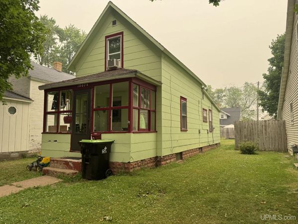 1007.5 Stockbridge Avenue, Iron Mountain, MI 49801