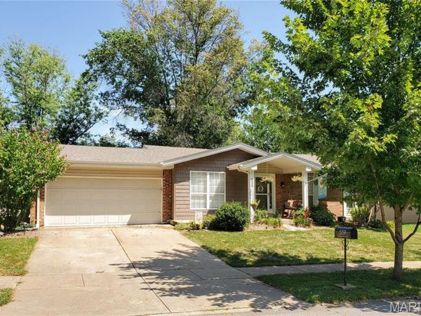 559 Goldwood Drive, Ballwin, MO 63021