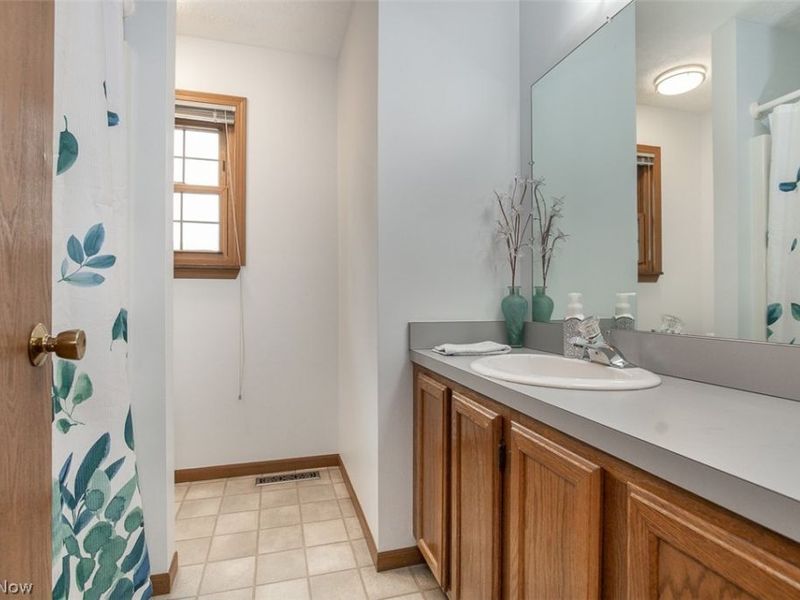 9204 Pleasant Lake Boulevard, Parma, OH 44130 Photo 19