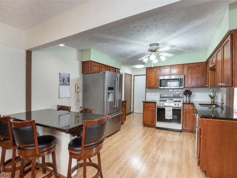 9204 Pleasant Lake Boulevard, Parma, OH 44130 Photo 5